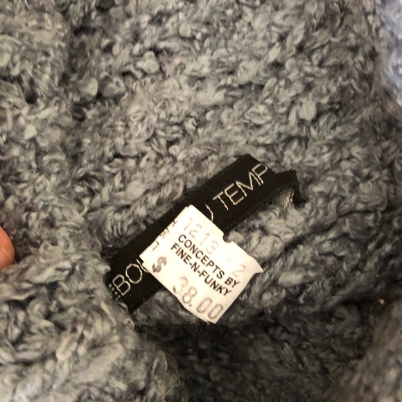 OS Grey Knit Beenie with star studs on front - Picture 2 of 2